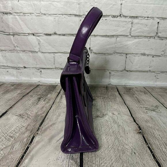 D10 Simply Vera Vera Wang Purple Shoulder Bag, Pre-owned - Picture 4 of 7